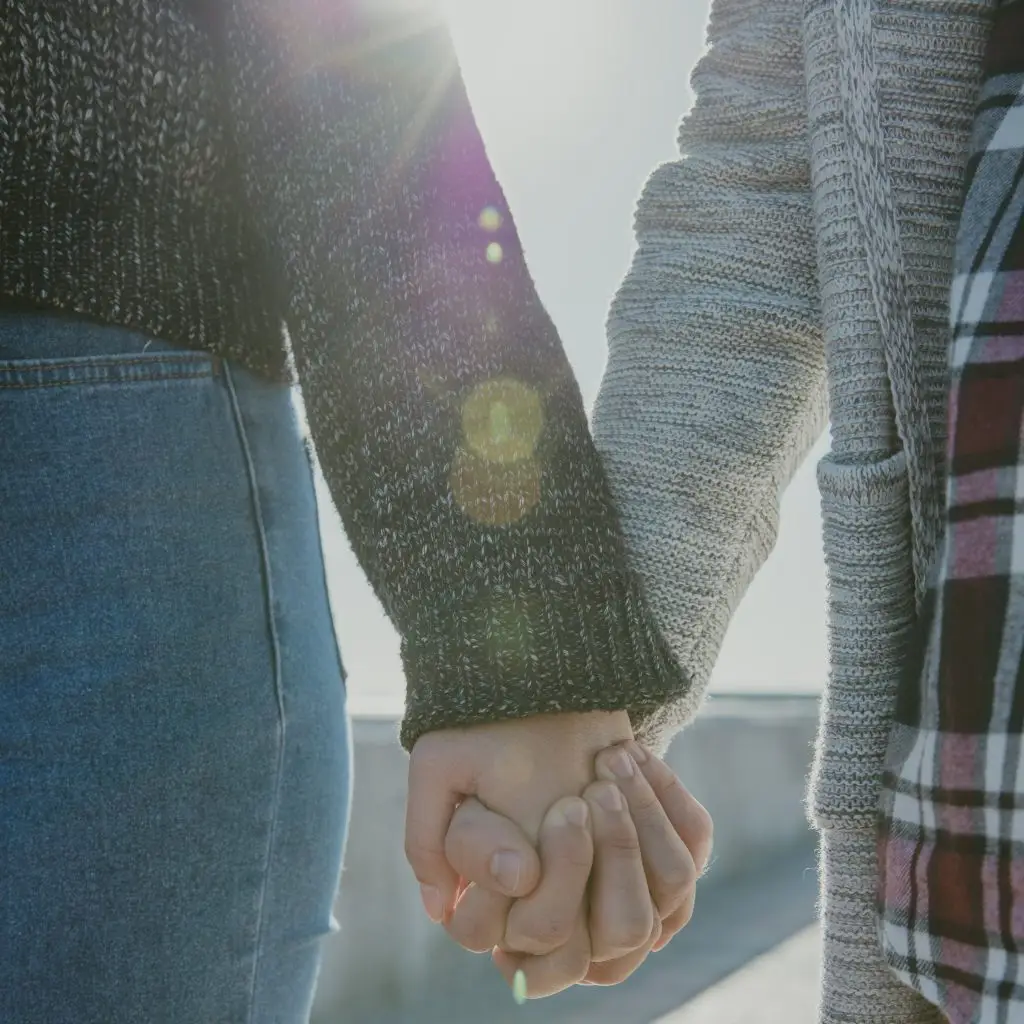 Relación de pareja con vínculos afectivos complejos, terapia online con Ana Serrano Psicóloga.